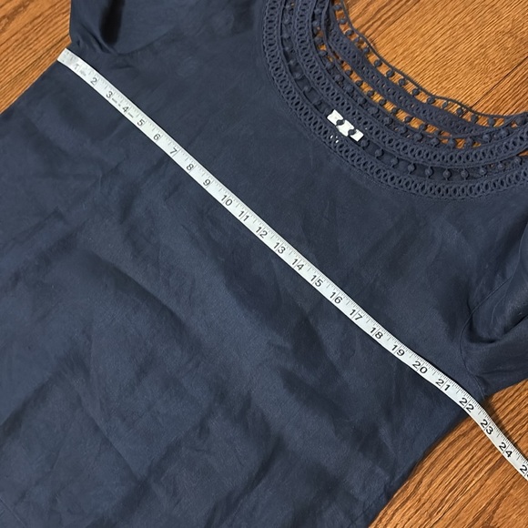 J. Jill love linen navy blue 3/4 Sleeve Blouse crochet trim relaxed fit boxy M - Picture 8 of 10